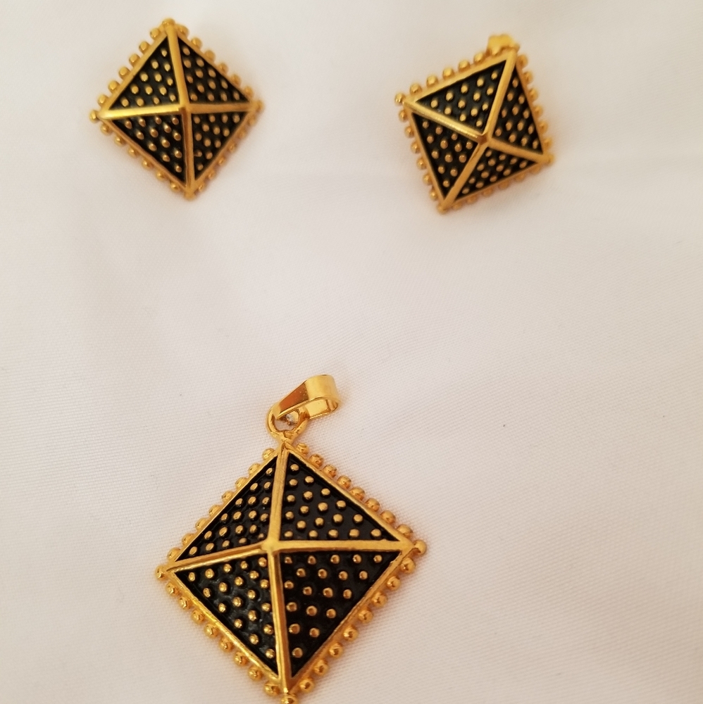 Earrings and pendant set